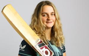Niamh Holland holding cricket bat